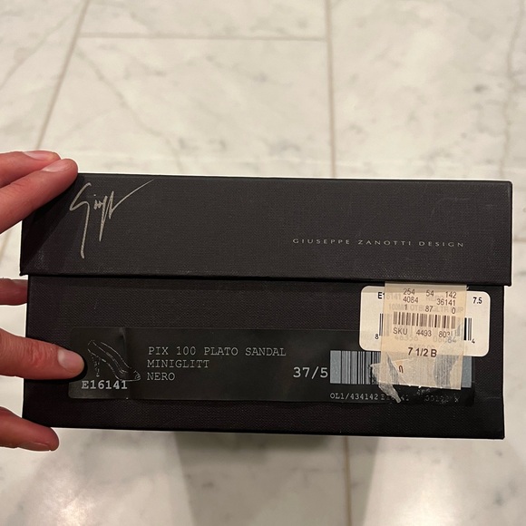 Giuseppe Zanotti Pix 100 Plato Sandal in Midnight sparkle. Sz: 37.5. - Picture 5 of 7
